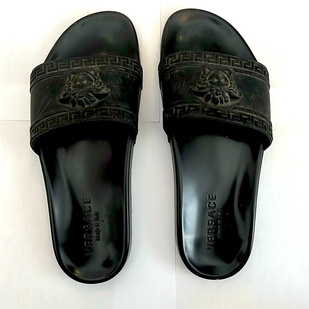 Black Versace Medusa slides